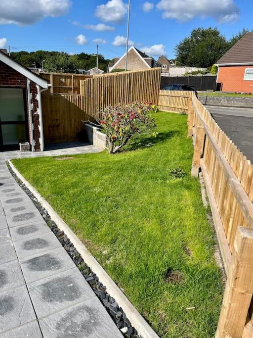 Modern Bungalow In Good Location Aberdulais Экстерьер фото