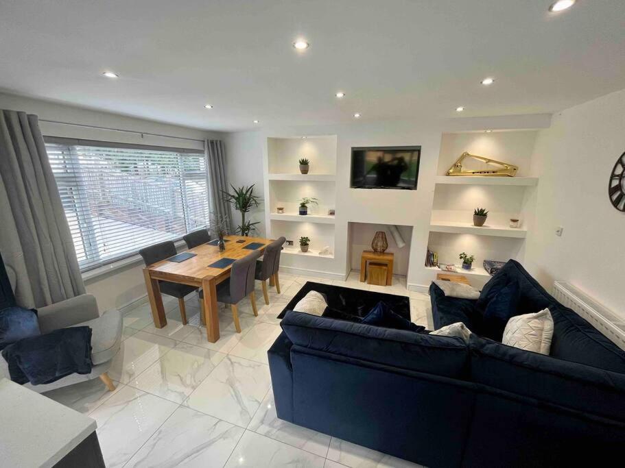 Modern Bungalow In Good Location Aberdulais Экстерьер фото
