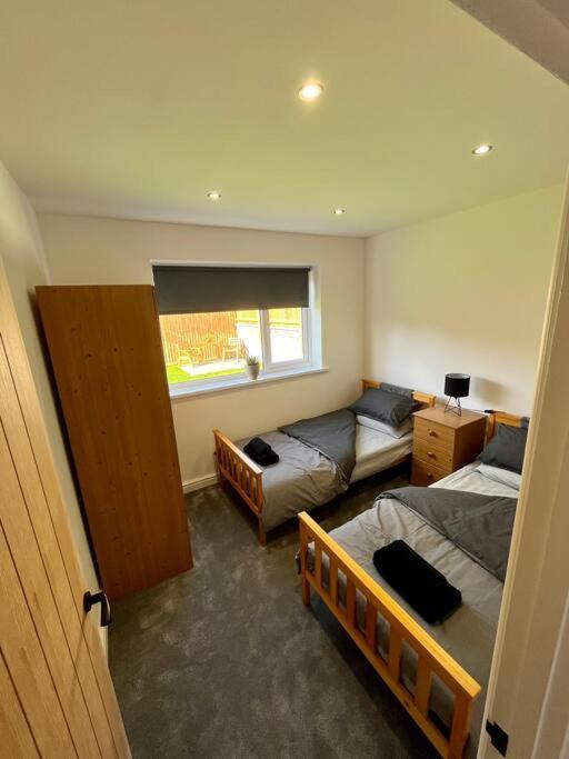 Modern Bungalow In Good Location Aberdulais Экстерьер фото