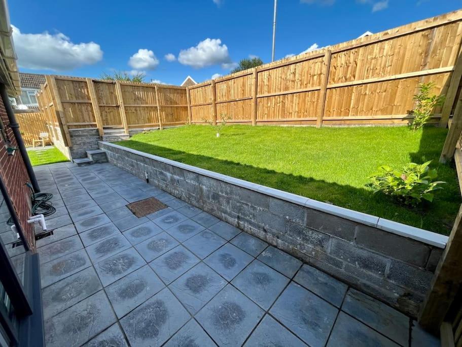 Modern Bungalow In Good Location Aberdulais Экстерьер фото